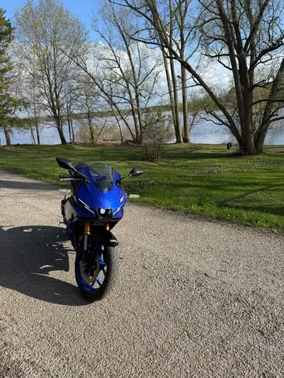 Meticulously owned 25 r3 Purchased in April of 2025 from apex cycle Last service was done at 8000 km...