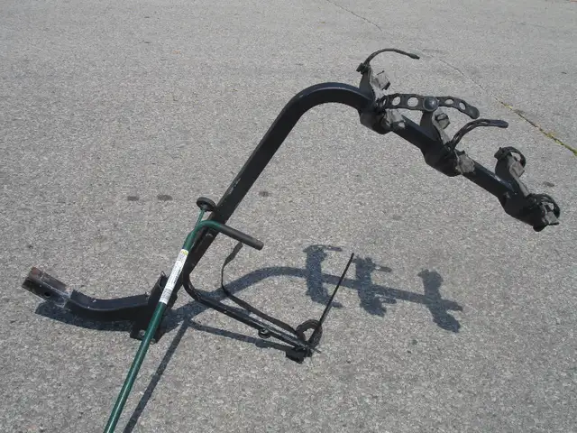 YAKIMA 3 BIKE RACK CARRIER 1" INSERT SELLING IT $75.00 CASH! in Other in Mississauga / Peel Region - Image 2