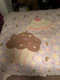 Cupcake quilt, pillow sham & sheet set for twin bed