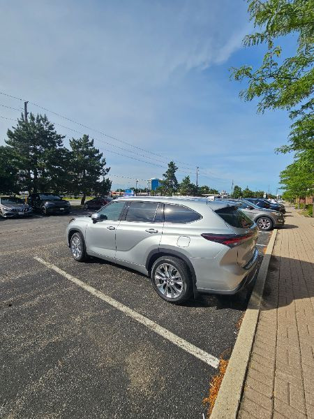 2025 Toyota highlander hybrid limited awd silver- lease transfer in Cars & Trucks in City of Toronto - Image 3