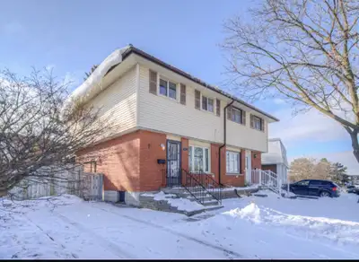 Welcome to 808B Walter street in Cambridge. The perfect 3 bedroom semi-detached home for lease. This...