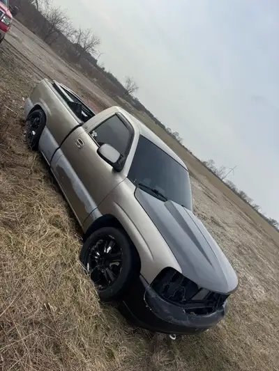 Selling a 2000 2wd sierra Project truck has everything there to run I’m pretty sure Truck is slammed...