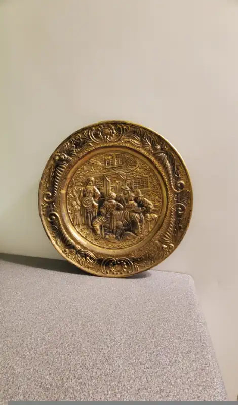 Vintage Brass Wall Plate in Arts & Collectibles in City of Toronto - Image 9