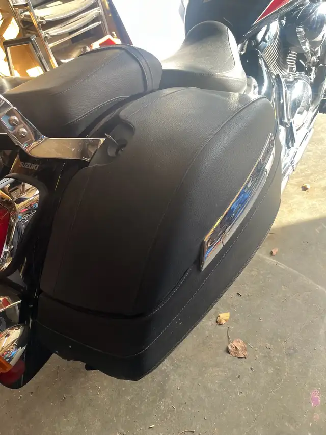 2017 boulevard C90 T, only 437 km in Street, Cruisers & Choppers in Edmonton - Image 7