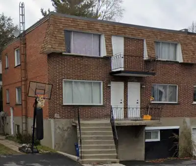 Très grandes chambres à louer dans un logement 5 et demi situé dans quartier résidentiel paisible de...