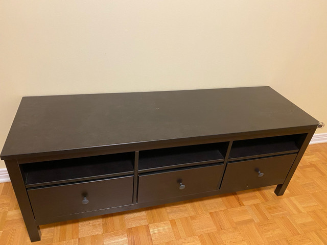 IKEA TV table dans Meubles de télé et unités de divertissement  à Ville de Montréal