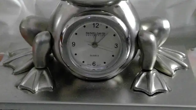 Daniel David ~ Silver Frog Desk Clock in Home Décor & Accents in Markham / York Region - Image 6