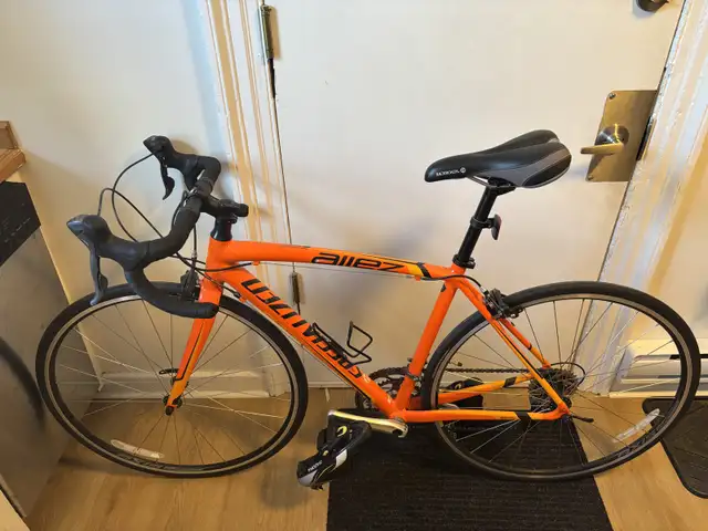 SPECIALIZED Bike 52cm in Road in Fredericton - Image 2