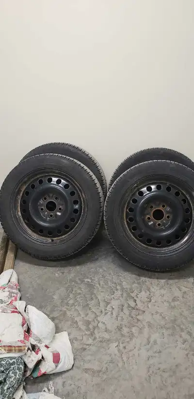 A very nice set of Michelin winter tires on steel rims still have lots of tread 225/5017 5X114.3 bol...