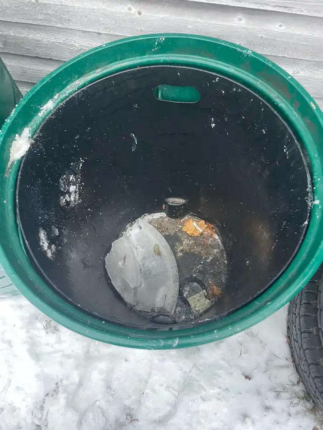 Suncast commercial garbage cans 64855362730497121