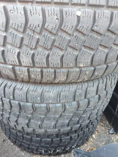 For Sale: 4 Studded Winter Tires – 275/55R20 Avalanche X-Treme Selling a full set of Avalanche X-Tre...
