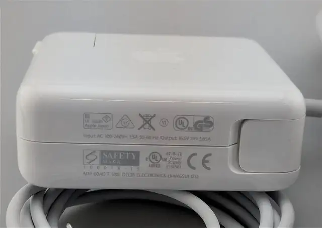 Apple 60W MagSafe Power Adapter in Laptop Accessories in Oakville / Halton Region - Image 5