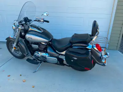 C50 2009 Suzuki Boulevard C50. Mint condition. 805 CC V-twin. Shaft drive. Heated grips. Throttle co...