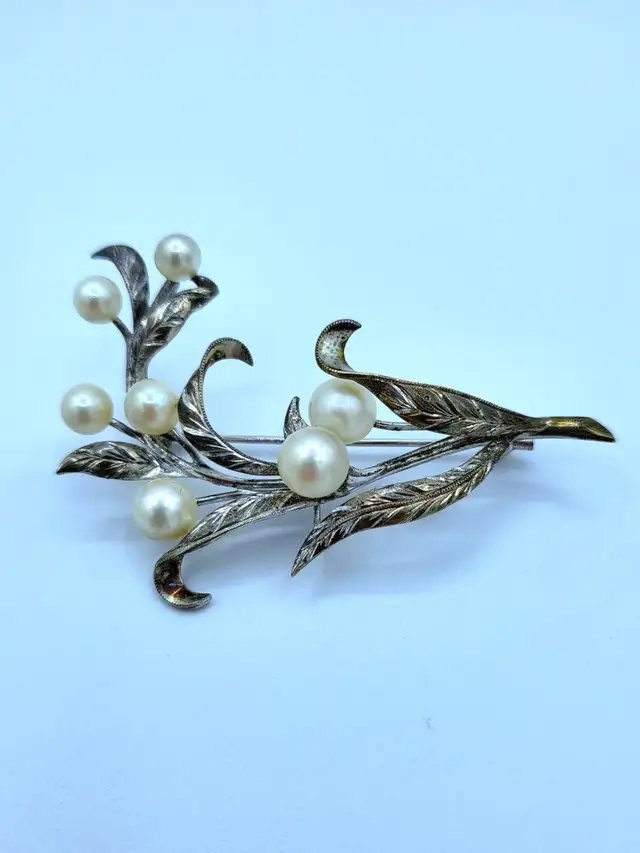 Sterling Silver and Akoya Pearl Brooch in Box - $150 OBO in Jewellery & Watches in City of Toronto - Image 4