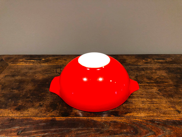 Vintage Pyrex Bowl Cinderella Red mixing bowl in Arts & Collectibles in City of Toronto - Image 4