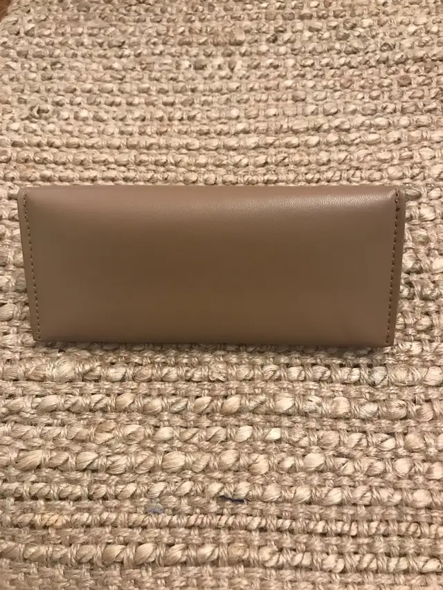 Burberry Eyeglass Case in Women's - Bags & Wallets in Markham / York Region - Image 3