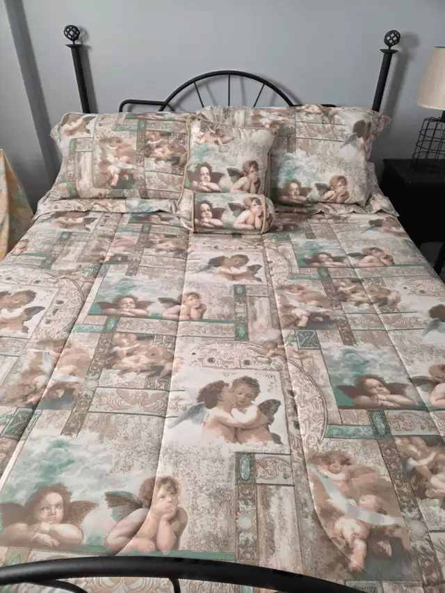 Angel Queen Comforter Set and Angel Mirror in Home Décor & Accents in Markham / York Region - Image 2