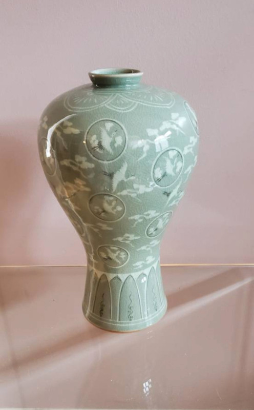 Korean Goryeo Celadon vase in Arts & Collectibles in Delta/Surrey/Langley - Image 3