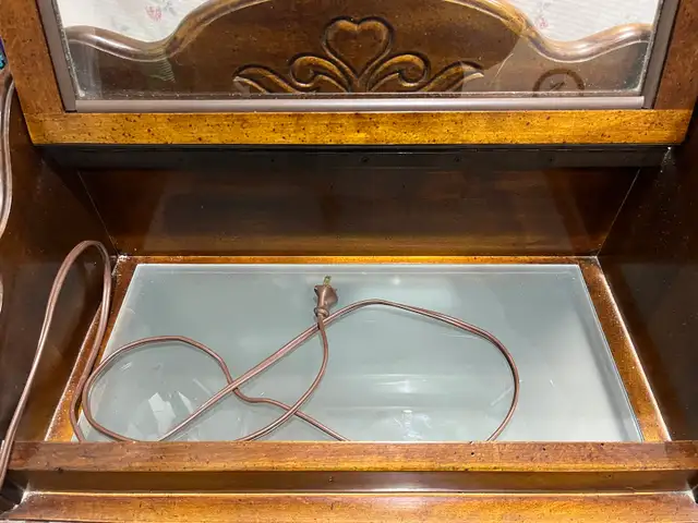 Short display case  in Hutches & Display Cabinets in City of Toronto - Image 2