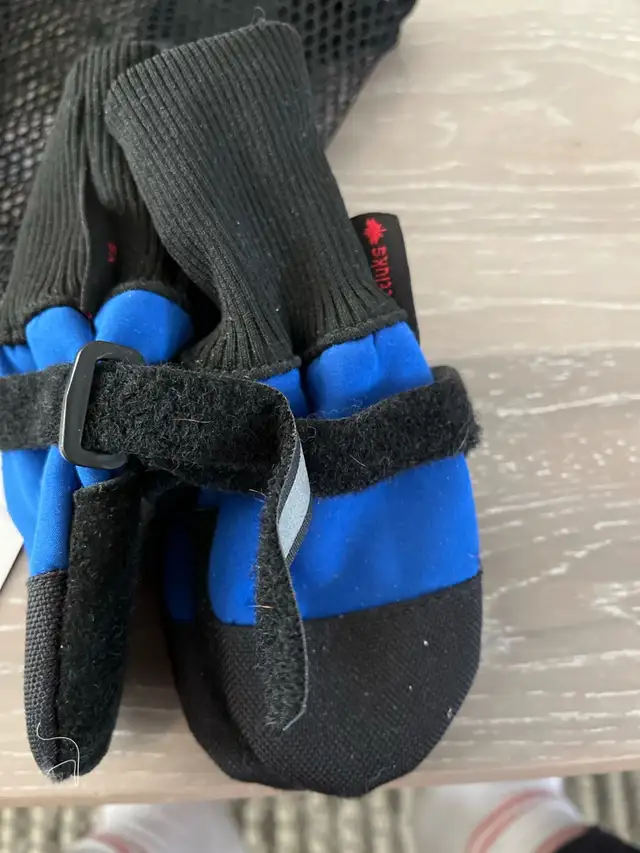 NEW XS Fleece Lined ‘Muttlucks’ boots 10$ for dogs in Accessories in Saskatoon - Image 4