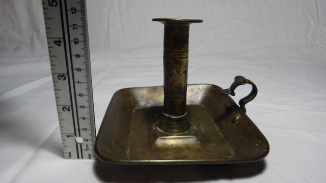 Antique Brass Candle Holder c. 1860 dans Art et objets de collection  à Ouest de l’Île - Image 3