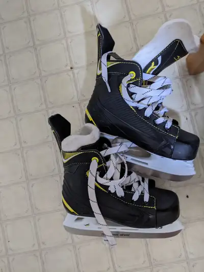 Size 2 Hockey Skates 4 sale, View more