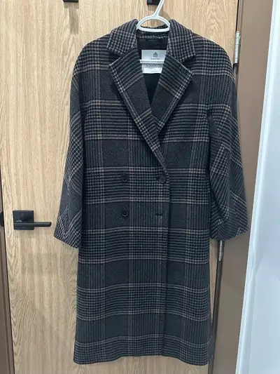 Aritzia Babaton “The Slouch” Coat in colourway “CHARLES PLD BLK/OLV BG” (DISCONTINUED). Size 1. Like...