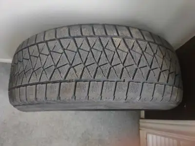4 Pneus d'hiver en très bon état étaient sur audi Q5. Bridgestone blizzak dmv2 18" 235/60/R18 107s