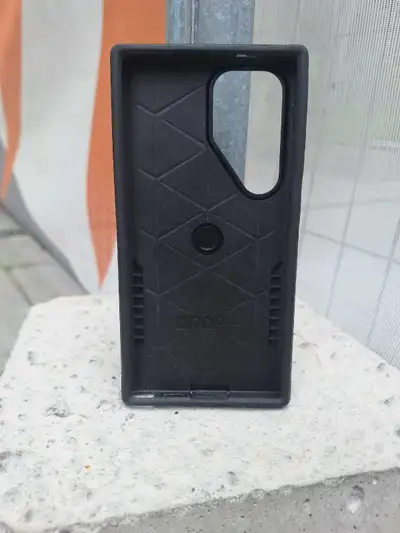 Like new. Don't gamble with your phone's safety - go with the sure thing, go with an Otterbox.