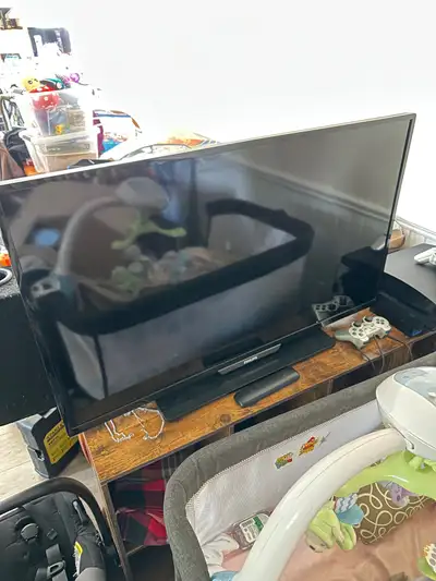 40 inch 1080p not the newest smart tv has Netflix YouTube and a few other things hdmi has remote and...