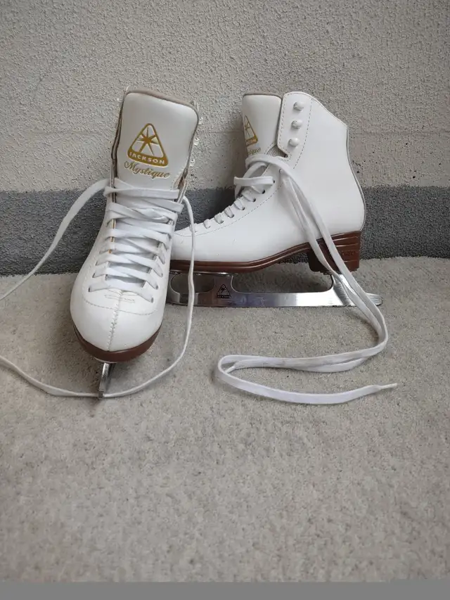 Jackson Mystique figure skates 1491,  US  size 1C (30.5 EU) $125 in Skates & Blades in City of Toronto - Image 3