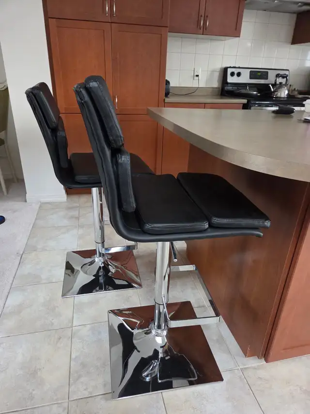 Adjustable Bar Stools in Chairs & Recliners in Markham / York Region - Image 2