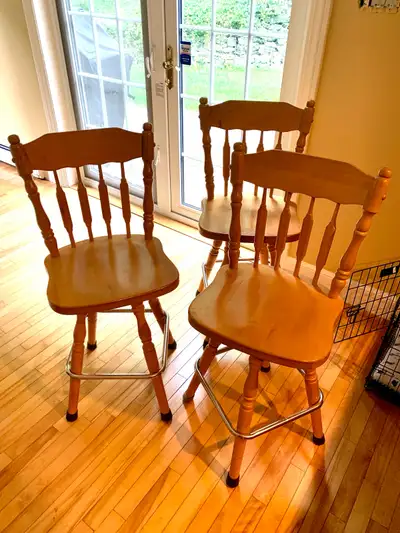 Set of 4 vintage made in USA swivel stools. Very sturdy and perfect for cottage.