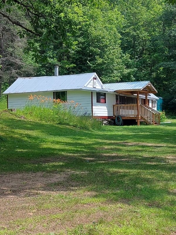 Spectacular 3 season waterfront cottage Houses for Sale Pembroke