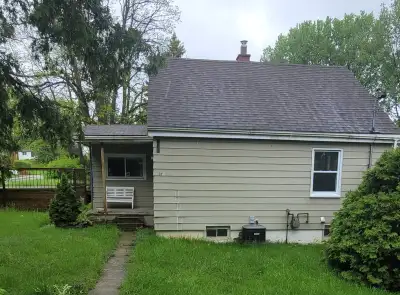 Room for Rent in 3-Bedroom Home – Female Tenant Preferred
