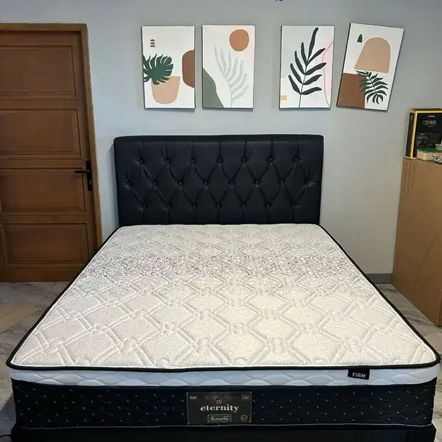 Cadre de lit à vendre (simple, double, queen, king) in Beds & Mattresses in City of Montréal - Image 2