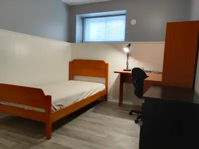 These 6 bedrooms, upper and lower level, 2 floor unit offers high-end student living, within a 2 min...