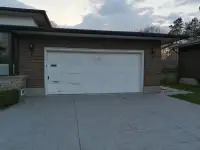 Double garage for rent in City of Niagara falls