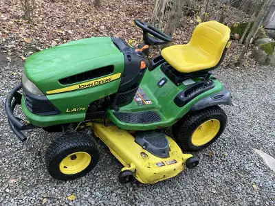 tracteur à pelouse John Deere, View more