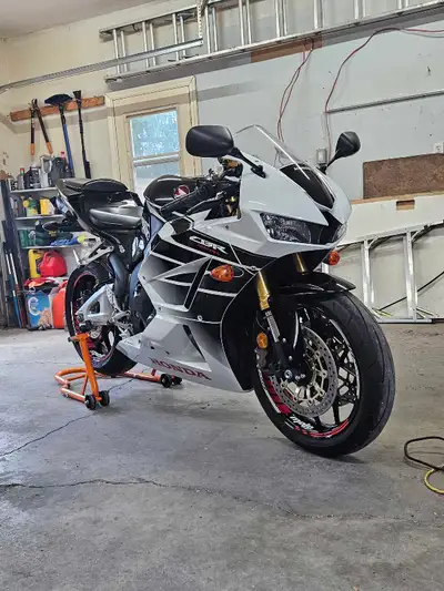 2016 CBR 600RR ABS 18,000KMS Very clean bike. Mature owner. Never down, never tracked, never abused....