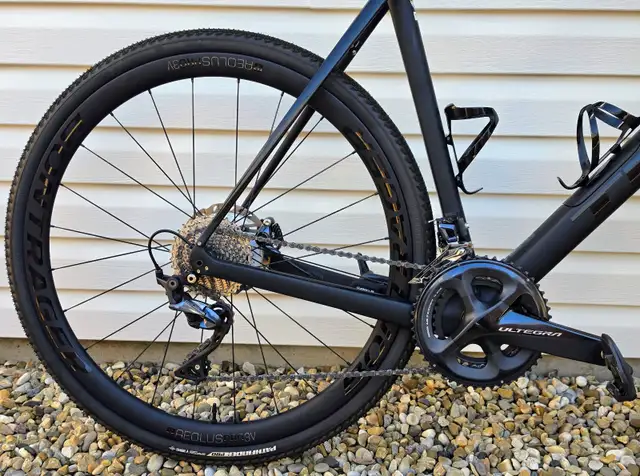 2020 Trek Domane SL 6 Carbon Road/Gravel Bike – 60 cm – Carbon W in Road in Calgary - Image 8