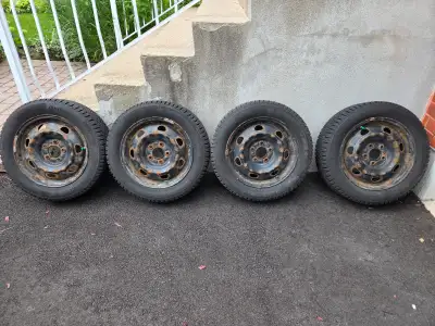 4 pneus hiver Continental IceContact Xtrm 205/55R16 94T XL avec jantes. Les pneus sont en excellente...