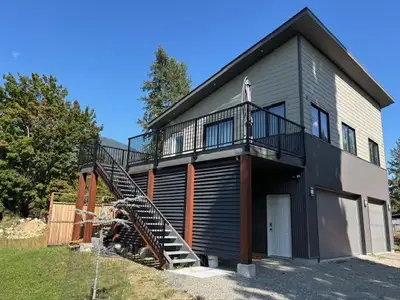 Fully furnished suite above garage for rent from October to April/May, (some flexibility). - Located...