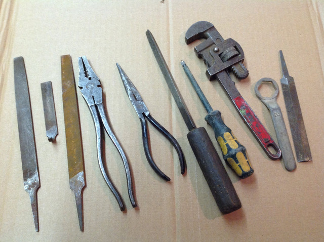 Anciens outils :  pinces, limes et truelles dans Outils à main  à Rimouski / Bas-St-Laurent