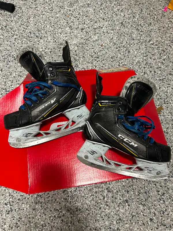 Patins CCM Tacks 9070 Junior 4.5 Skates in Skates & Blades in City of Montréal - Image 2