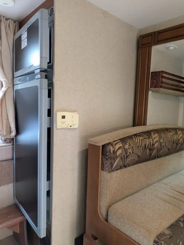 CAMPEUR LANCE 855S - Boite campeur in RVs & Motorhomes in Sherbrooke - Image 7