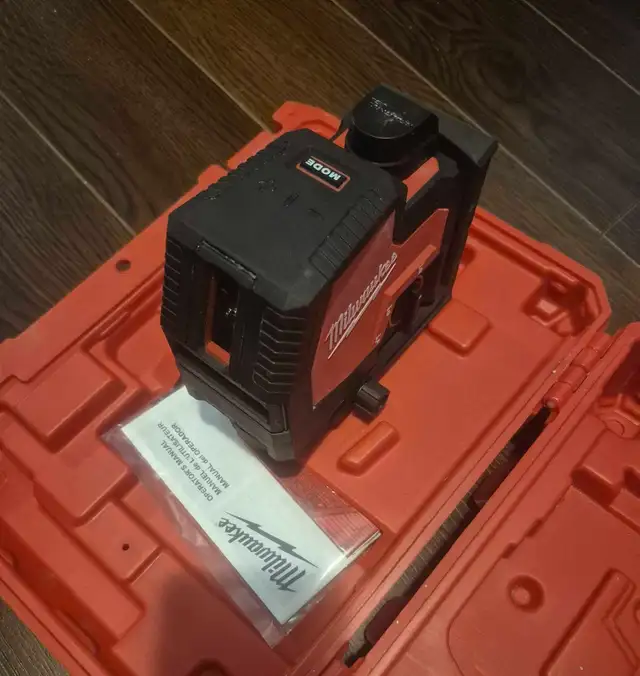 milwaukee Laser Level with Charger in Hand Tools in City of Toronto - Image 2