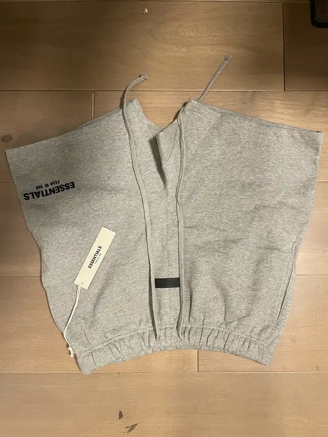 Fear of God Essentials Shorts in Men's in City of Toronto - Image 3