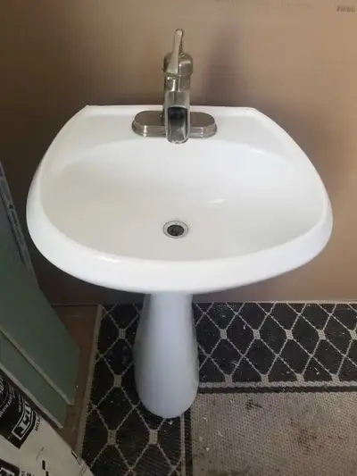 Pedestal sink, used, approx 32 inches high and 20 inches wide, $50, call 902 471 7997