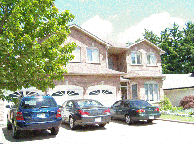 Private rooms located 7 minutes from Finch Station - Located at Yonge & Cummer, 7 minutes from Finch...